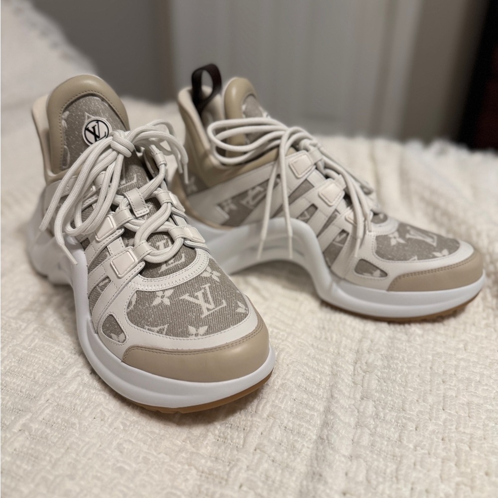 Louis Vuitton Beige and White Archlight